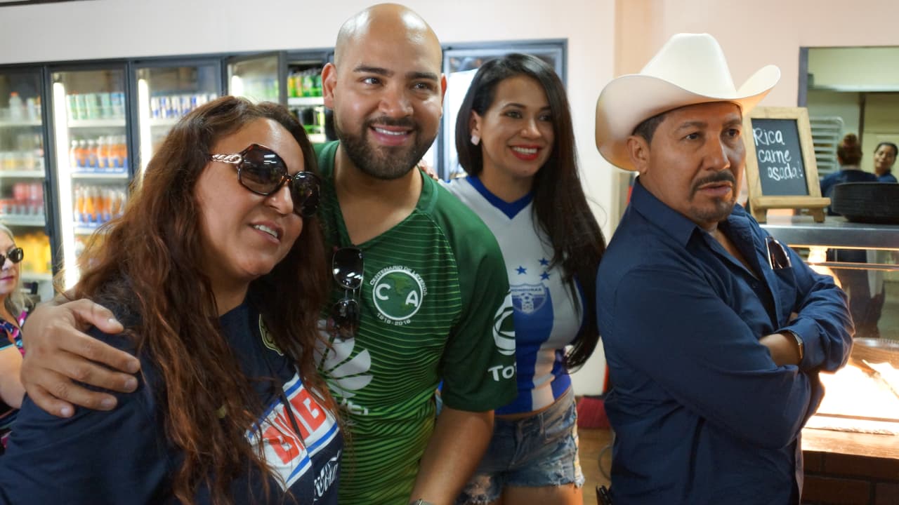 La Hondureña confía en que su selección le gane a México y en un próximo partido, y no tiene problema con seguir pagando apuestas hasta lograr que El Feo y El Pelón sean los que paguen el siguiente reto.