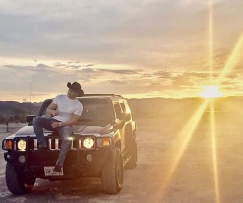 El músico norteño atiende personalmente sus redes sociales y está en constante comunicación con sus fans.