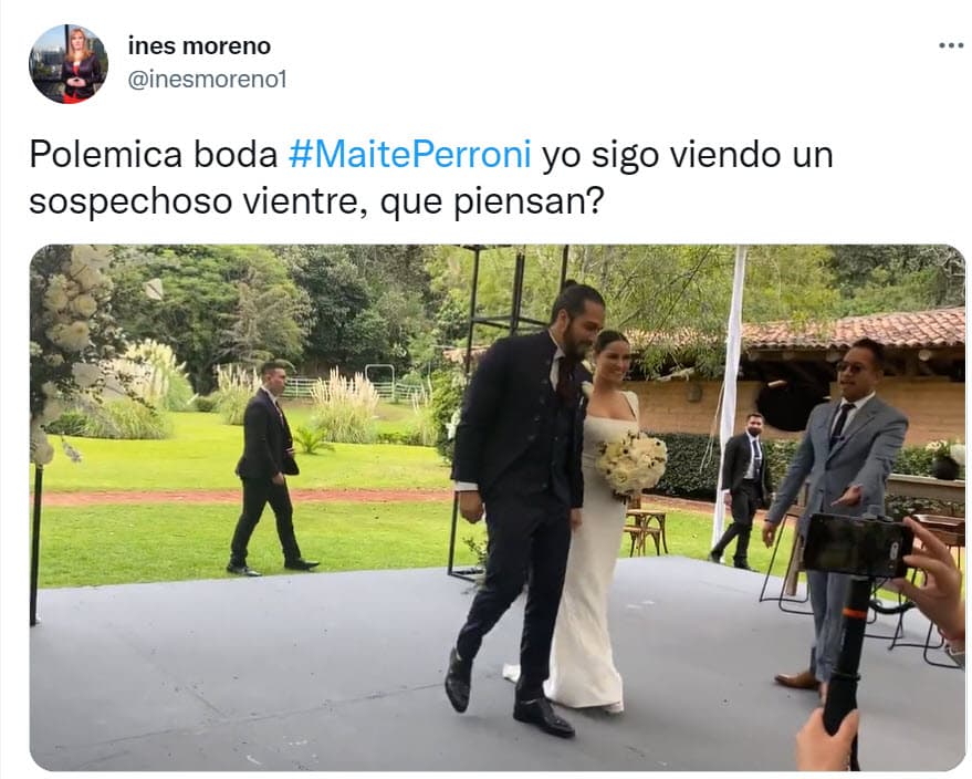 "Yo 
<b>sigo viendo un sospechoso vientre</b>, ¿qué piensan?", escribió la reportera de espectáculos mexicana Inés Moreno en Twitter.