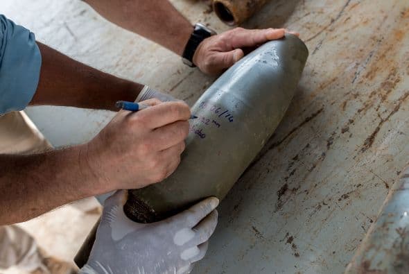 Fabricación, producción o almacenamiento de explosivos.