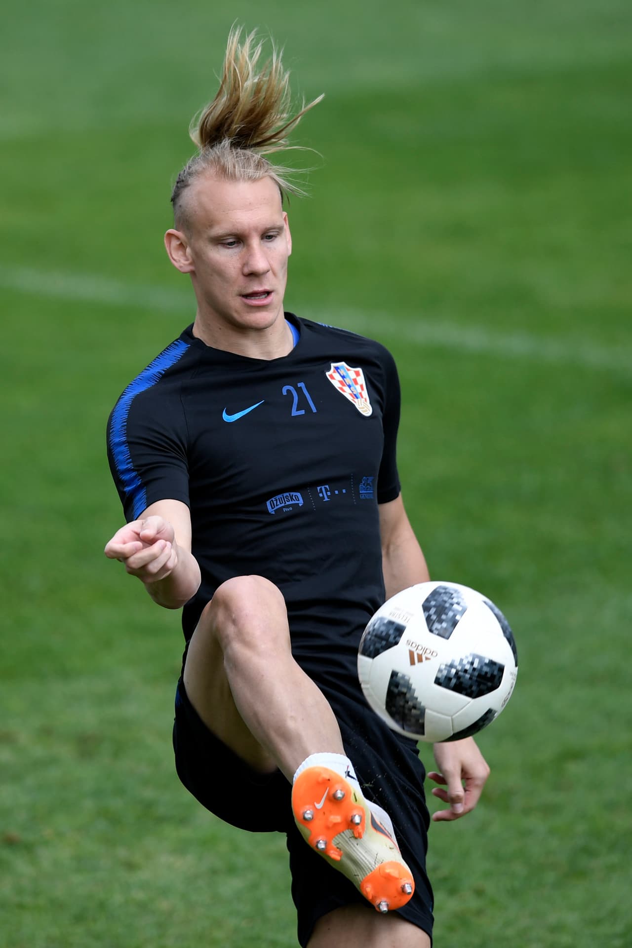 Es ella, en sí misma, un espectáculo que generó una gran discusión de si era linda o no en redes sociales.