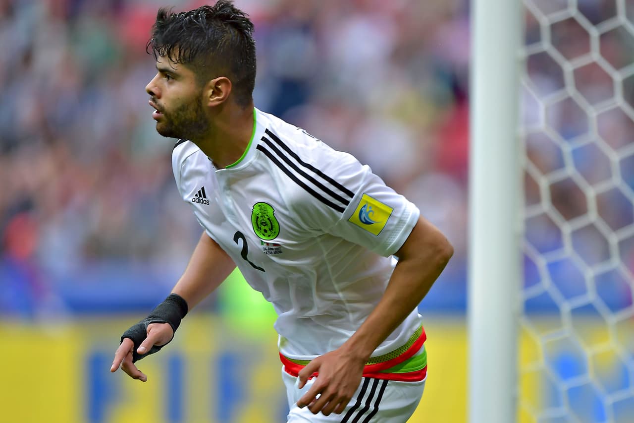 Néstor Araujo, en la defensa central, se ha hecho un hueco entre los jugadores que acuden con más constancia al Tri. Sabe bien lo que quiere el técnico colombiano y seguramente lo veremos como uno de los líderes del equipo de Osorio ante Bosnia.