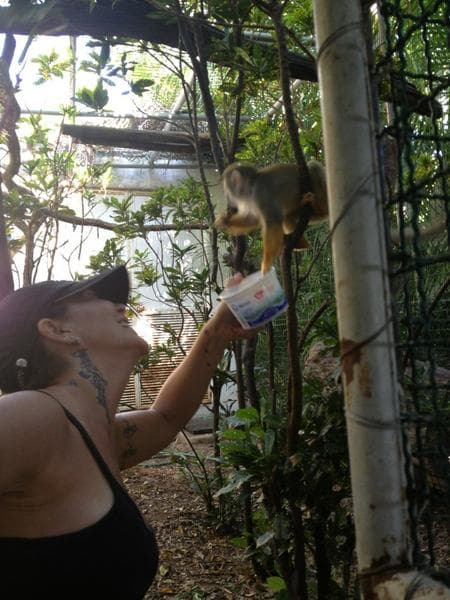 Pero su camino comenzaría a tomar rumbo una vez que conoció a la roquera mexicana, Kenny, de la banda Kenny y los Eléctricos.