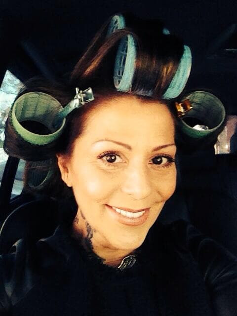 Ale nunca dejó de ser la mujer alegre y positiva que siempre se ha caracterizado por llevar una enorme sonrisa en su rostro.