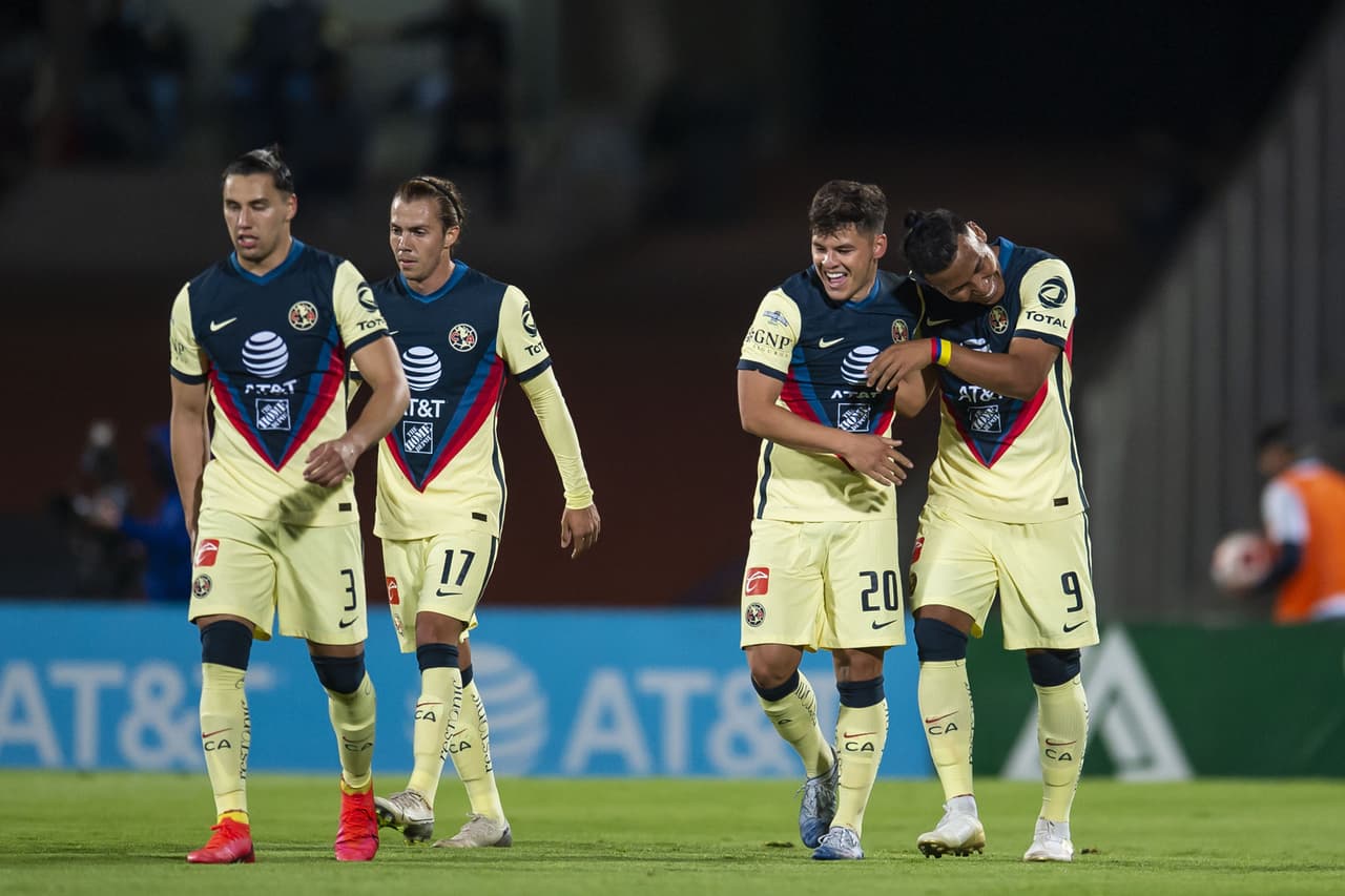 Sacó un disparo desde fuera del área para poner el balón en el ángulo superior izquierdo.
