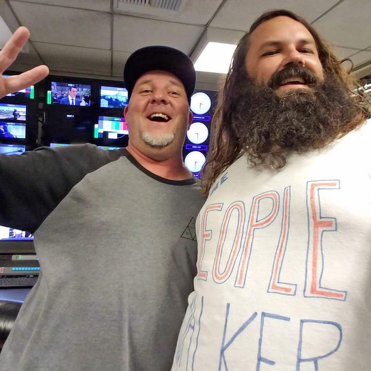 McCarthy es un actor de 30 años que se ha convertido en emprendedor. Ha alcanzado más fama gracias a su servicio de caminatas que por su trabajo en los escenarios de cine y televisión.