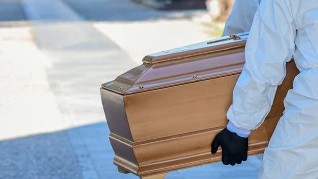 <b>8 de junio de 2023 (Orange City, Florida):</b> Una bebé de 2 años de edad murió luego de ser dejada en el auto por al menos 2 horas luego que la familia regresara de almorzar, informó la Oficina del Alguacil del condado Volusia. El índice de calor fue de 94 °F ese día. 
<b><a href="https://www.univision.com/local/orlando-wven/muere-bebe-2-anos-sofocada-auto-orange-city-florida" target="_blank">Más detalles del caso.</a></b>