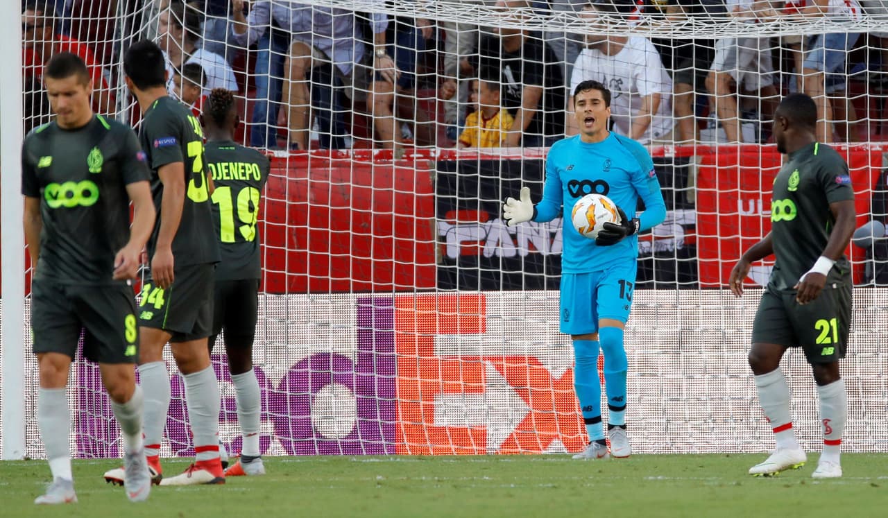 Guillermo Ochoa y Standard Lieja tuvieron una jornada para el olvido con la paliza de Sevilla, un 5-1 en el arranque del grupo J de la Europa League en el estadio Ramón Sánchez Pizjuan.