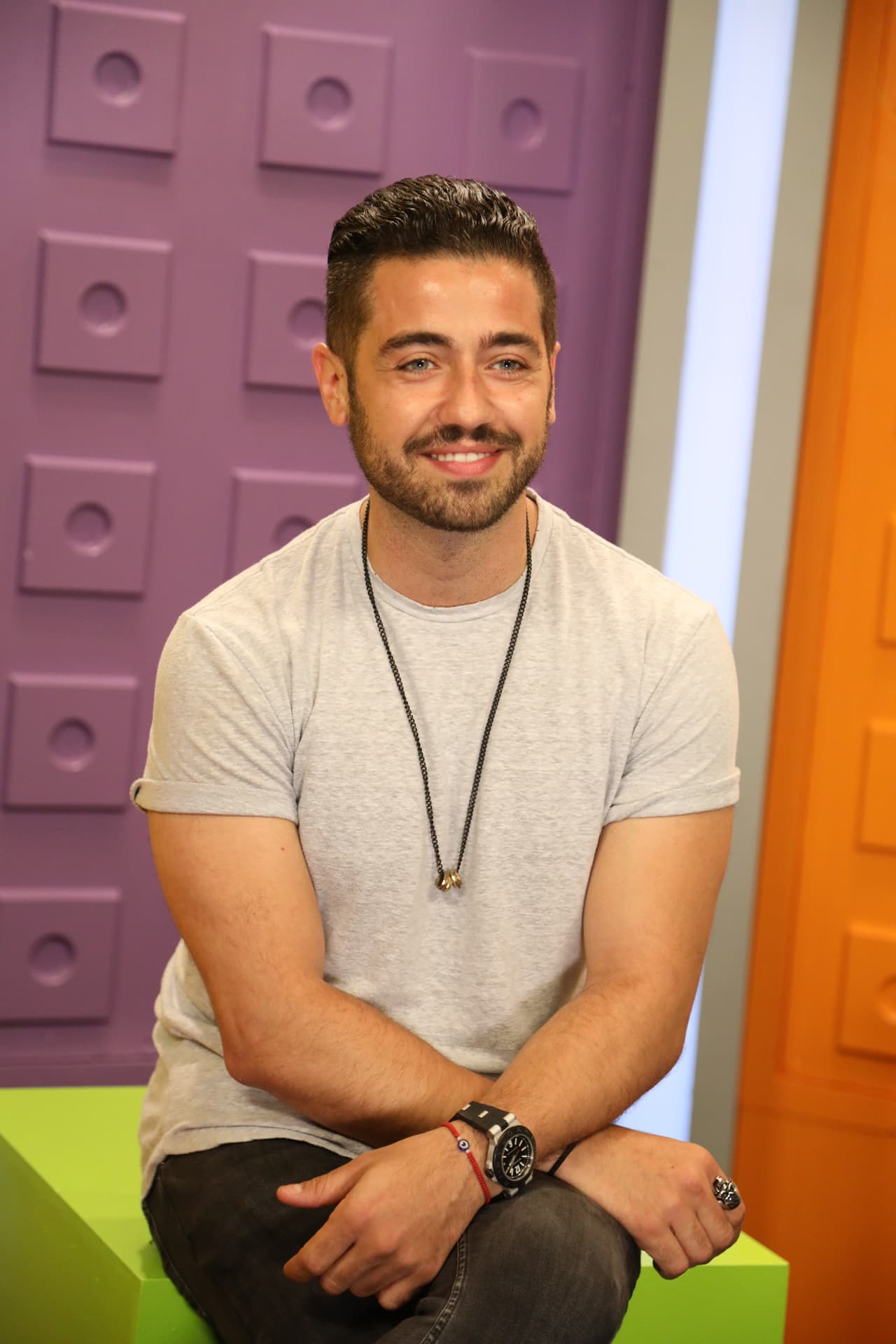 Borja contestó con atención a todas las preguntas de cómo cree que será el futuro para los jóvenes.