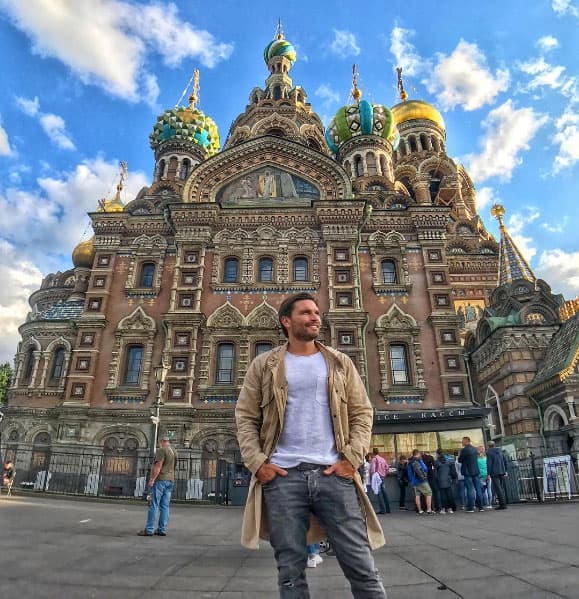 <b><a href="http://www.univision.com/temas/julian-gil">Julián Gil</a></b> se encuentra en Rusia para las grabaciones de la serie que lo regresará a la actuación, después de haber participado en la telenovela 'Sueño de amor' en el 2016.