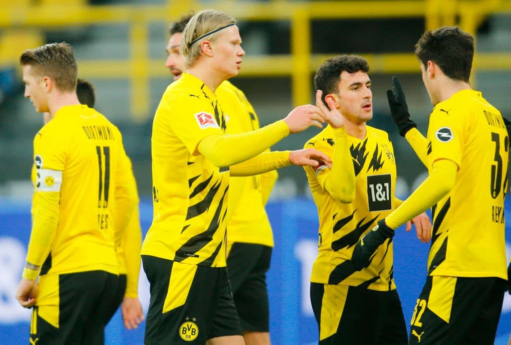 Dortmund despachó 3-1 al Augsburgo y se mantienen en la pelea por competiciones continentales tras llegar a 32 puntos. Augsburgo se quedó con 22.