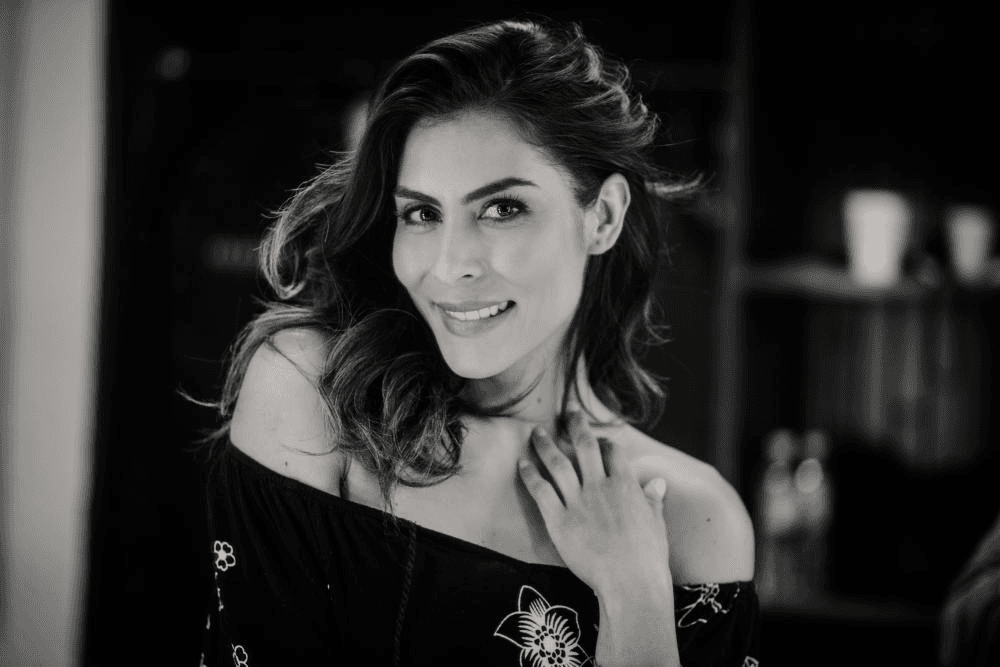 La mexicana ha demostrado ser una artista completa y en sus redes sociales describe sus encantos: "Mi vida es la música, soy repostera, bailarina, actriz y comediante de closet. ¡Quiero conocer el mundo y tener súperpoderes!".