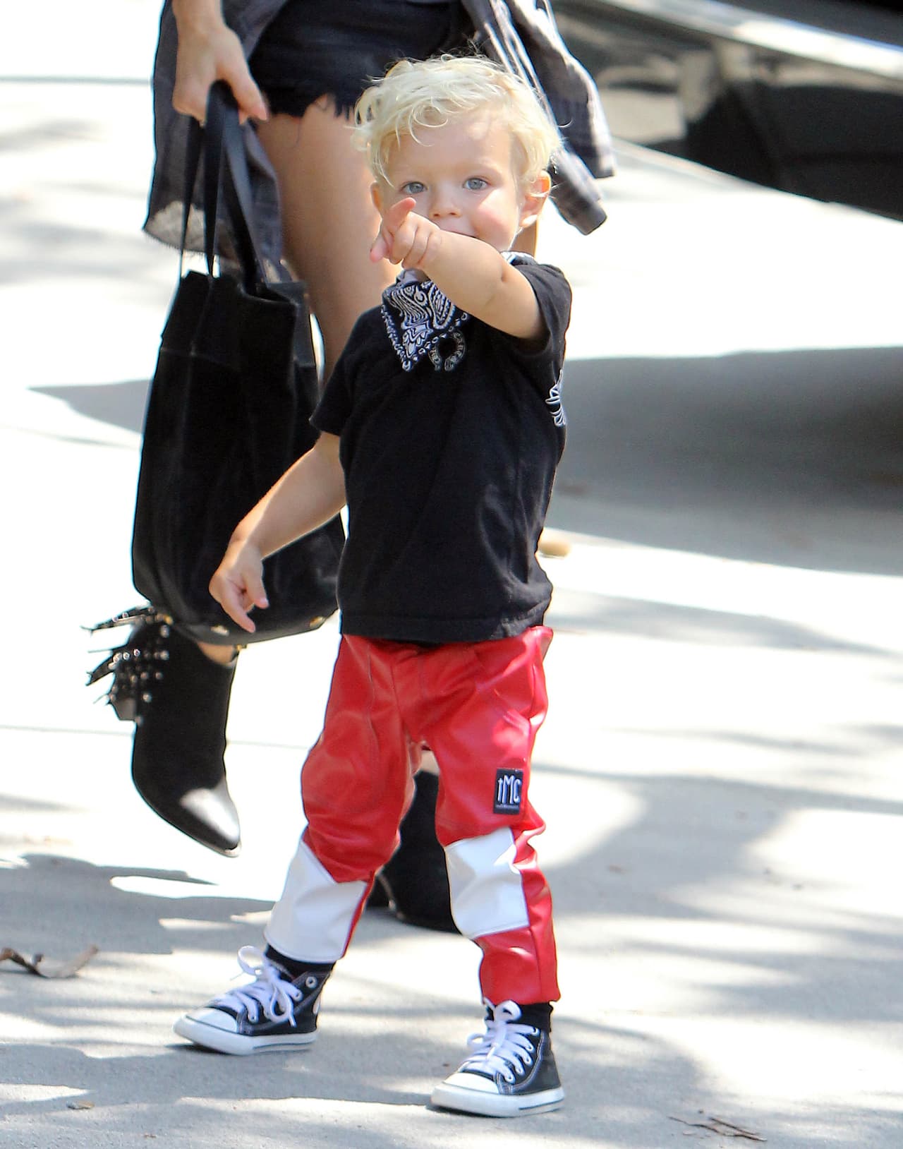 Fergie tiene que correr tras él.