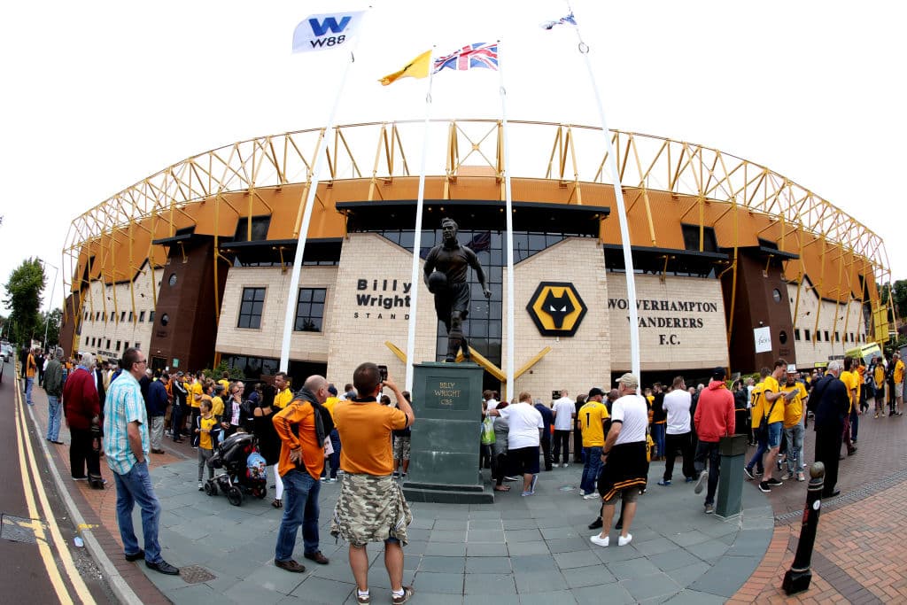 El juego de este sábado tuvo como sede el Molineux Stadium, casa de los 'Wolves' con capacidad para 31 mil 700 espectadores.