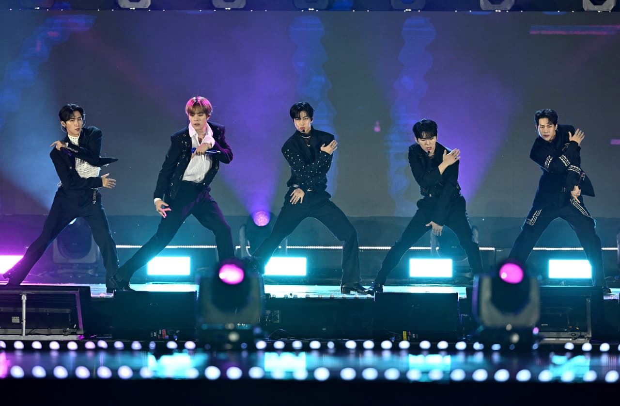 <h2 class="cms-H2-H2">Monsta X</h2>
<br>
<br>La banda que hizo su debut internacional en 2020, ha hecho colaboraciones con artistas latinos como Pitbull y Sebastián Yatra, llevando su música a ser conocida por personas fuera del K-Pop