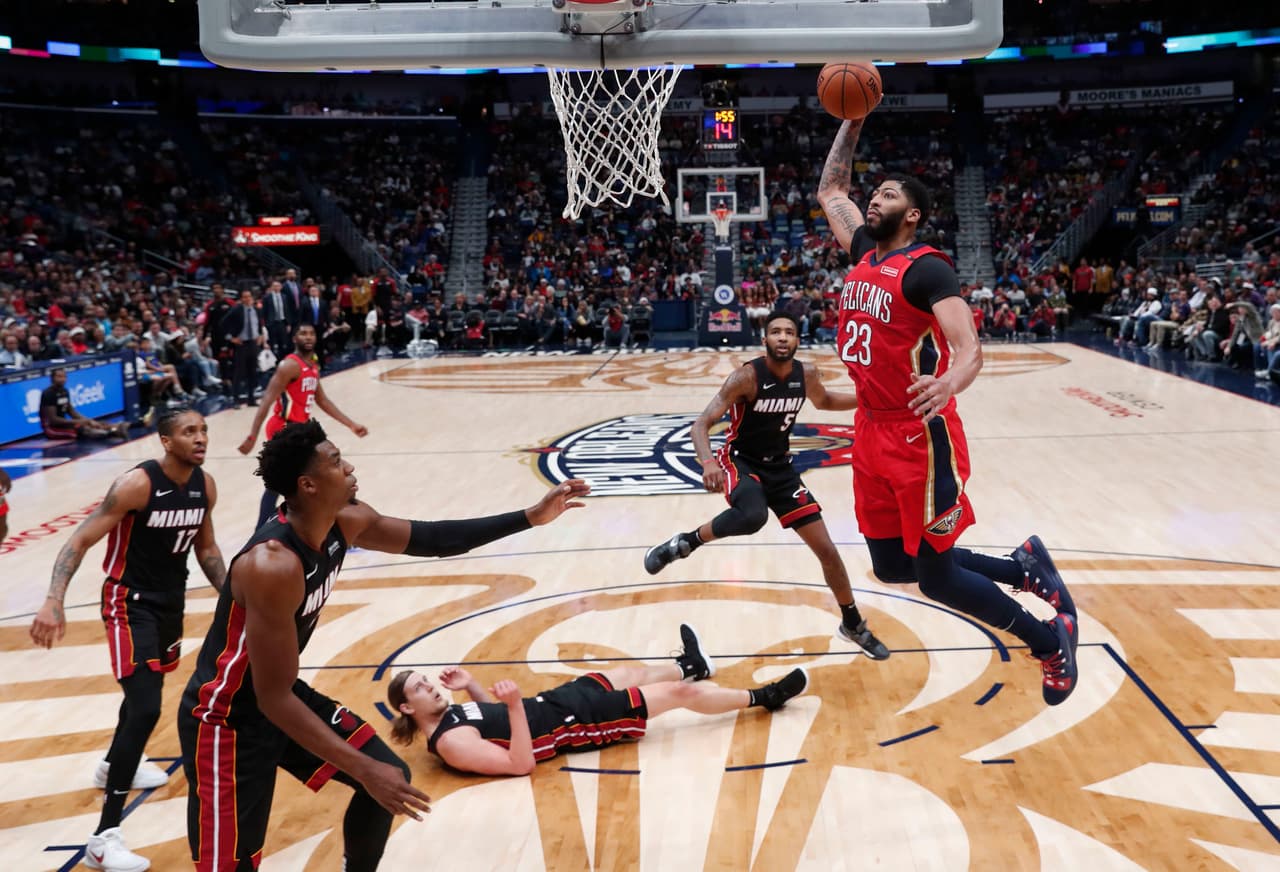 <b>3) Anthony Davis (New Orleans Pelicans)</b>. Con una media de 28.0 puntos por cotejo, 'AD' es el jugador más alto en la liga con mejor promedio anotador, aunado a su .504 en tiros a la canasta.