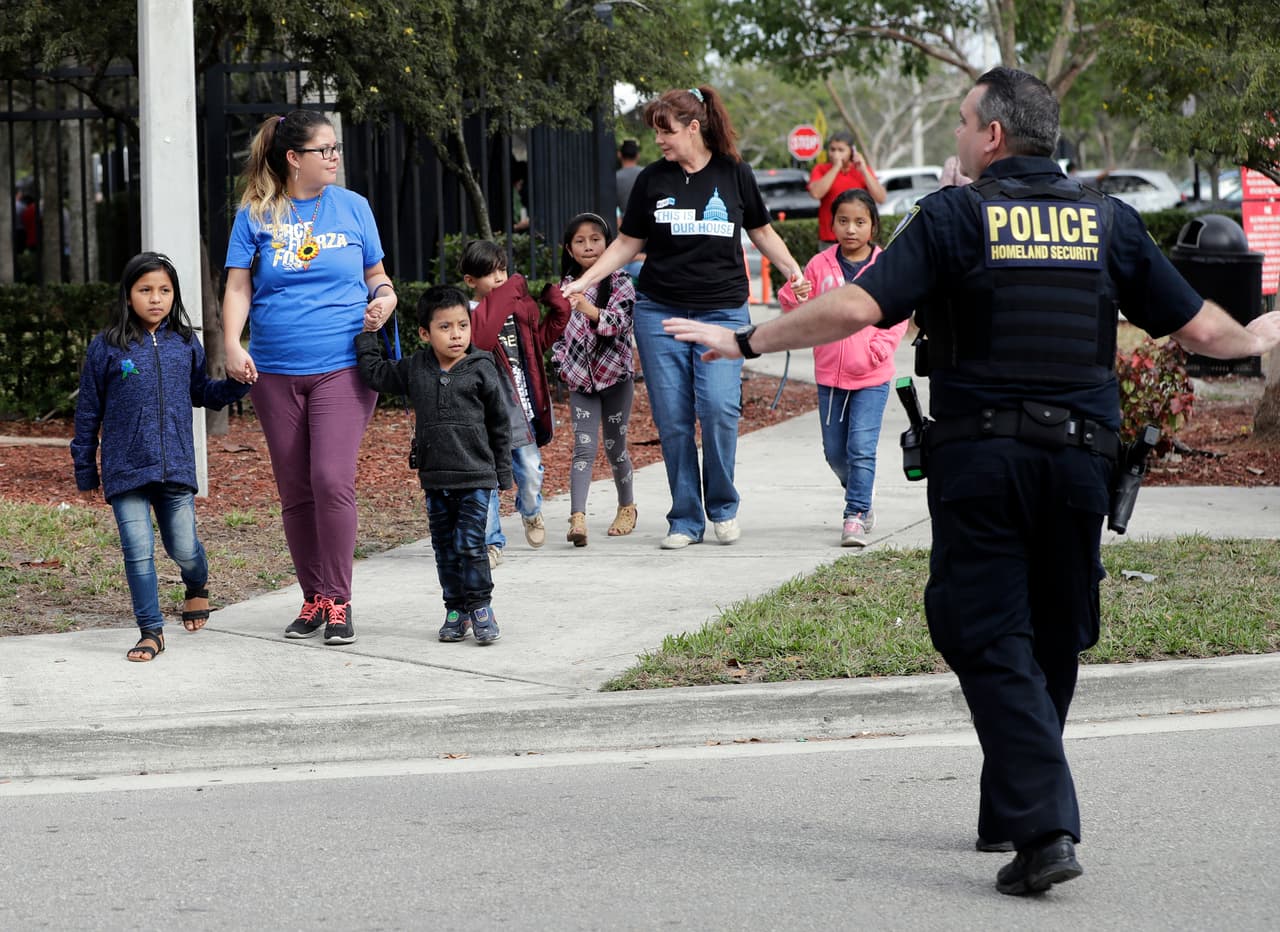 Demandan ley antiinmigrante de Florida por "uso de perfil racial" y "usurpación de poderes"