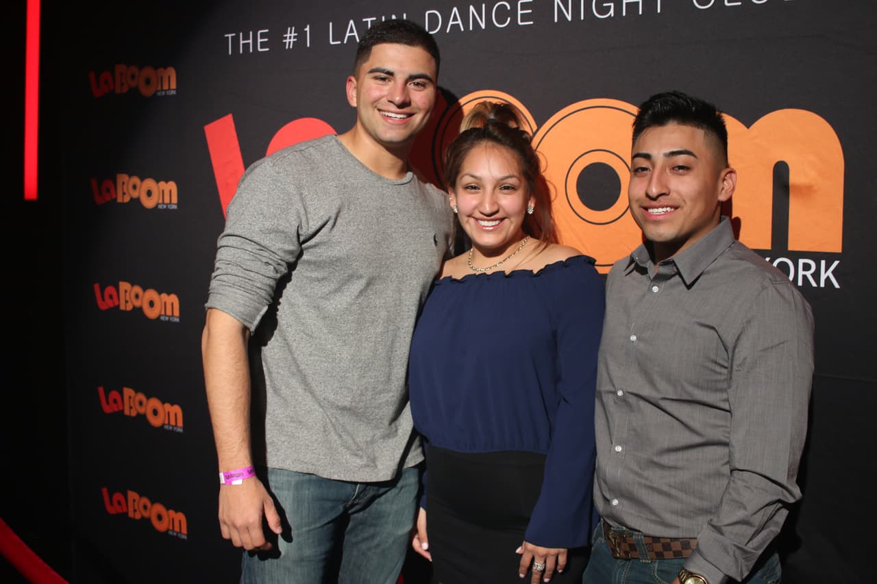 <b>Daniel Aldana, 21, Elizabeth Arias, 21, y Jason Jara, 20, Queens.</b>
<br>
<br>
<b>¿Qué es el trap? </b>Significa Colombia.
<br>
<br>
<b>¿Por qué te gusta? </b>Para bailar con una vieja.
<br>
<br>