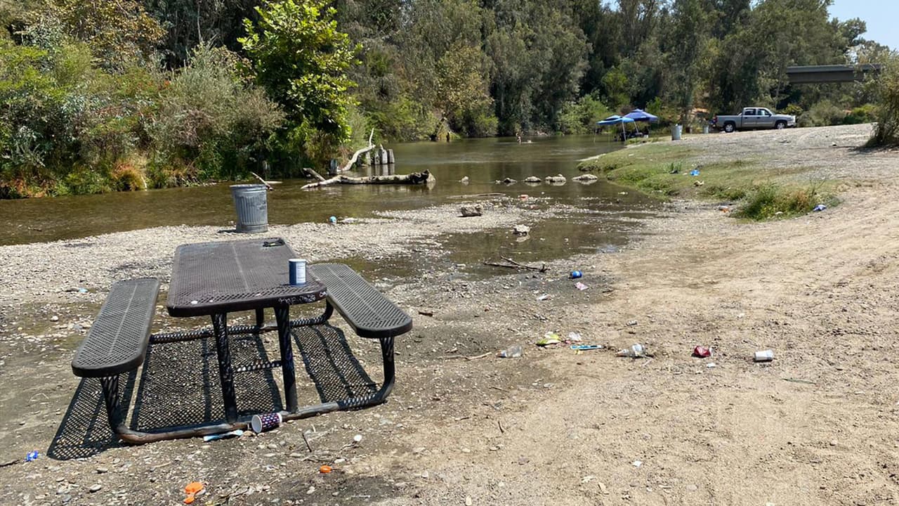 Durante los fines de semana, visitantes copan el recinto de 17 acres de terreno. El parque tiene mesas y parrillas para hacer picnic.