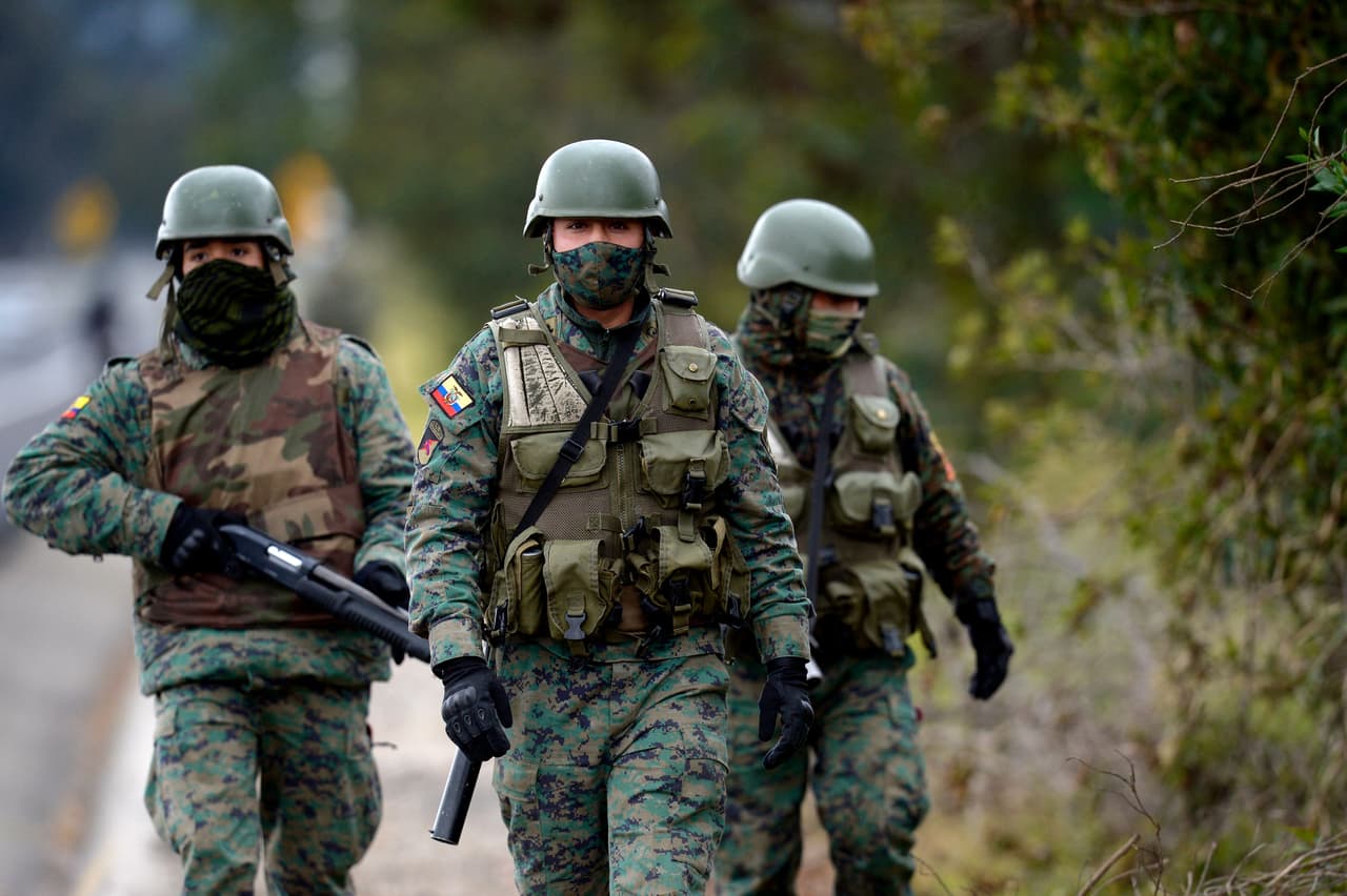 "Todos ustedes serán derrotados, vamos a usar todo el poder de la ley para imponer el estado de derecho, para garantizar la paz y los derechos humanos en los centros carcelarios del Ecuador", declaró el presidente Lasso.