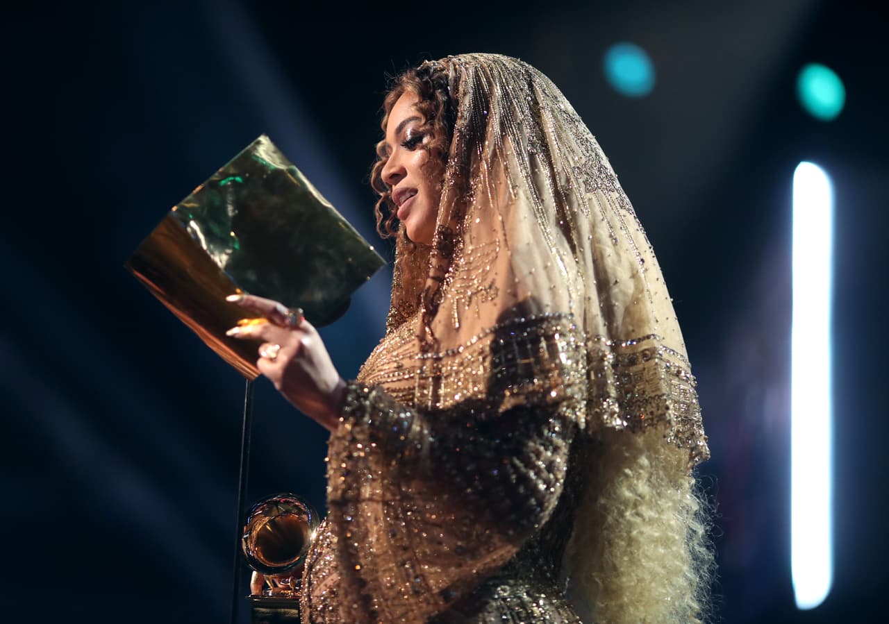 Y así se vió Beyoncé sobre el escenario de Grammy en febrero de este año.