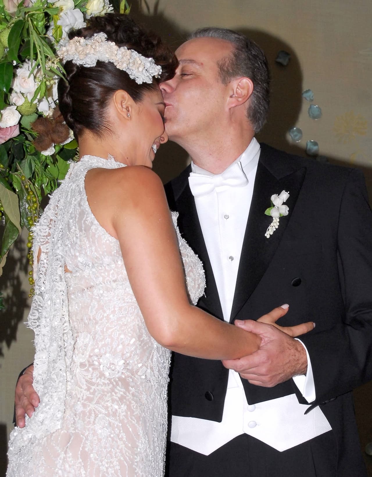 En 2012 y tras cuatro años de relación, Yadhira Carrillo y Juan Collado se juraron amor eterno el 31 de marzo en el Colegio de las Vizcaínas de la Ciudad de México.