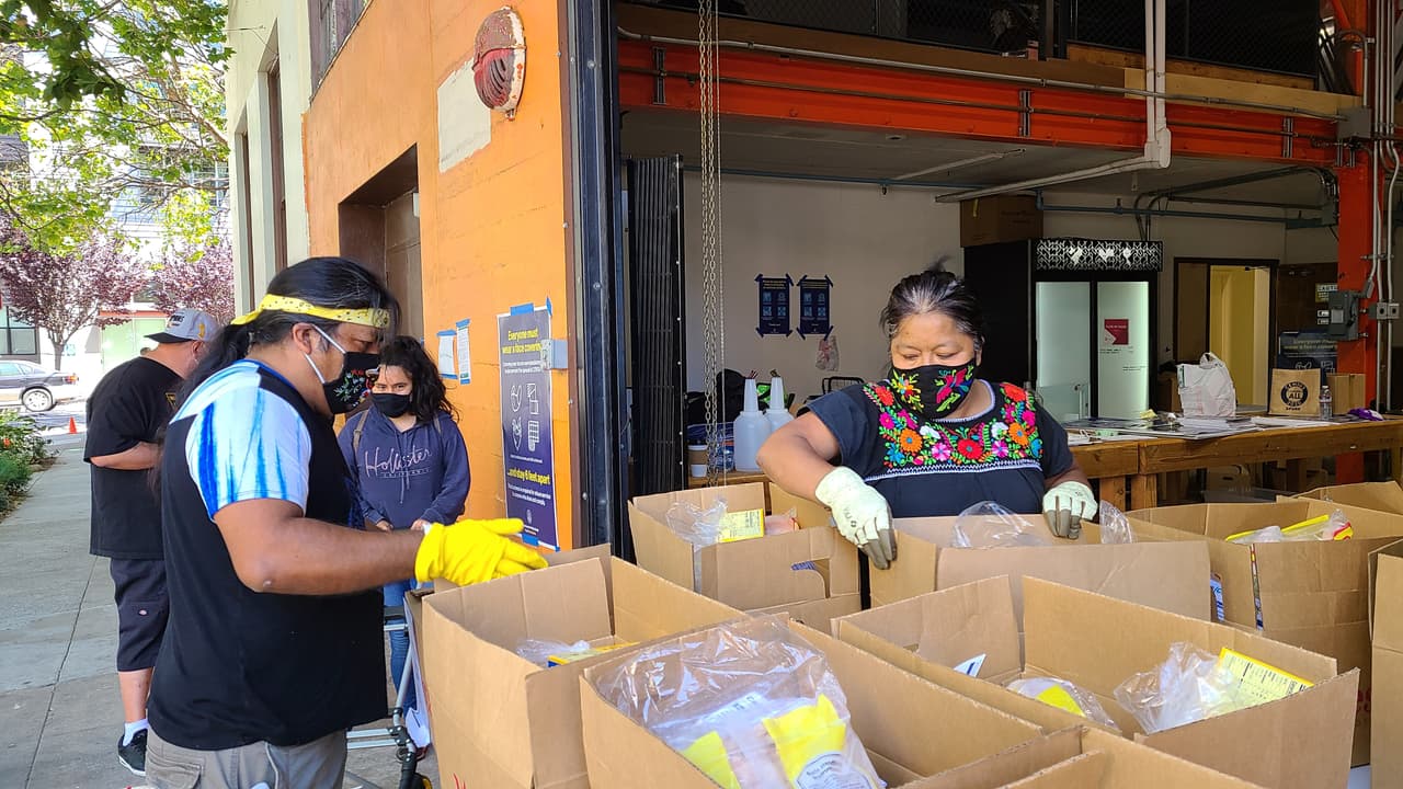 Antes de despedirse de Colibrí, Connie y Ricardo intentaron salvar a esa tienda a través de una recaudación de fondos por el sitio GoFundMe. A pesar que se corrió la voz rápidamente, el apoyo que recibieron no fue suficiente para impedir el cierre de Colibrí. Ahora los fondos irán a Mixcoatl, para asegurar que este local se mantenga abierto.