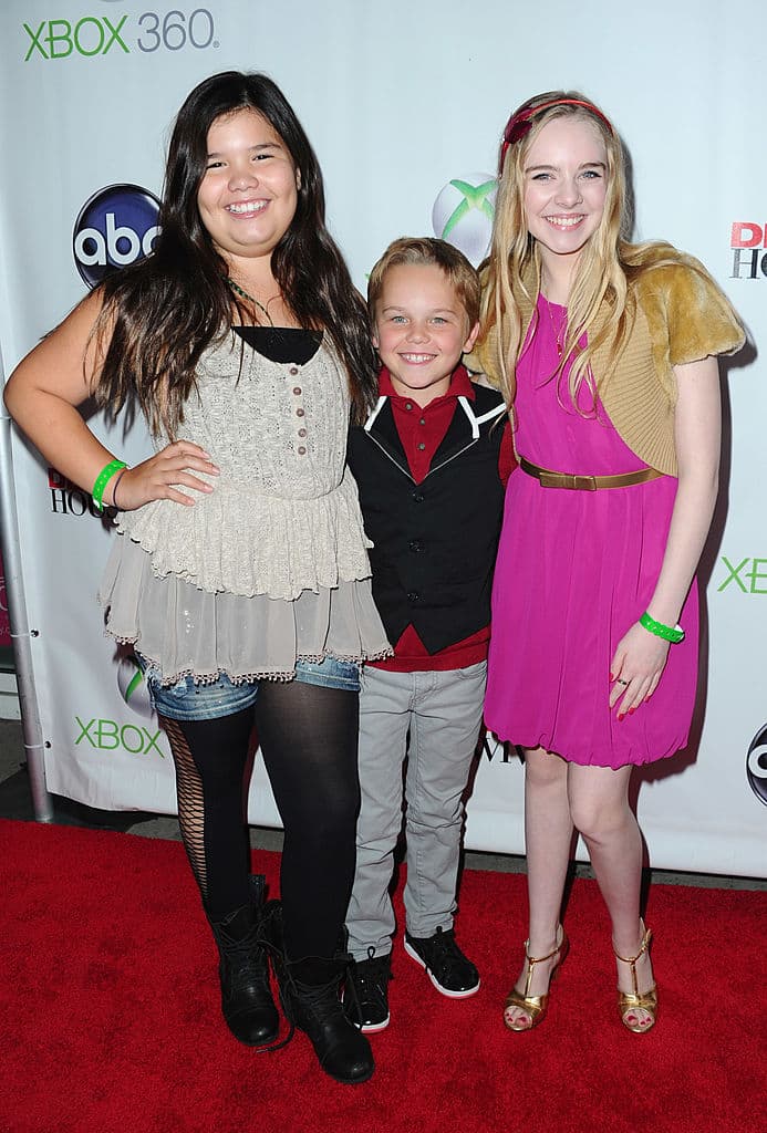 Madison de La Garza es conocida por su papel de Juanita Solís en la serie estadounidense ‘Esposas desesperadas’. Era la hija de Gabrielle Solís, interpretada por
<a href="https://www.univision.com/famosos/eva-longoria-poso-en-bikini-a-sus-46-anos-sus-fans-quedaron-encantados">Eva Longoria</a>.