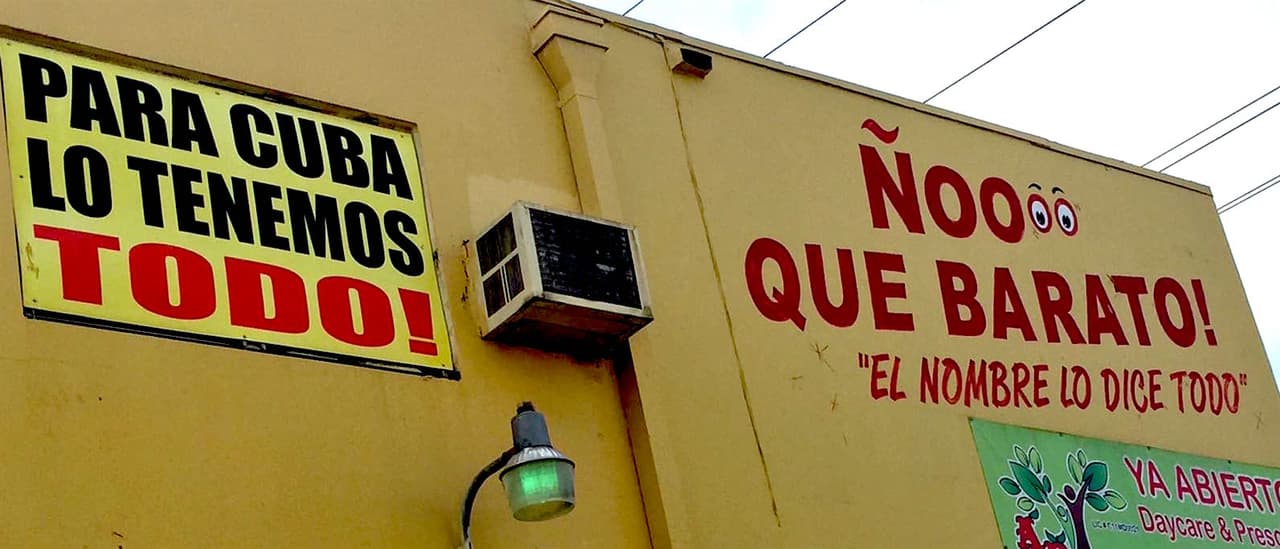 "Para Cuba lo tenemos todo", reza un cartel sobre la fachada de la tienda de color amarillo chillón. El dueño, Serafín Blanco, asegura que el nombre de su negocio se lo dieron sus clientes que cuando llegaban a su primera tienda decían esta expresión típica cubana al sorprenderse por los bajos precios.