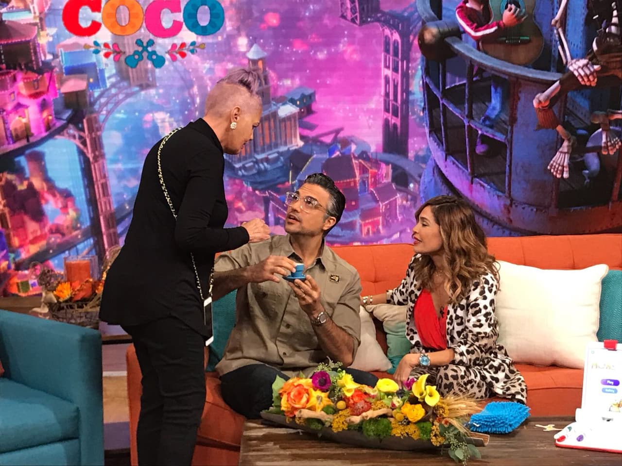 El actor también habló de su participación en el doblaje de la cinta 'Coco', pero no sin antes disfrutar de un buen cafecito cubano.
