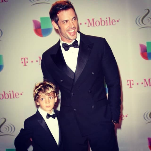 William Levy es un papá que no puede dejar de presumir a sus hijos y siempre comparte fotos con ellos. El actor y su hijo lucen como todos unos galanes sin importar la ocasión.