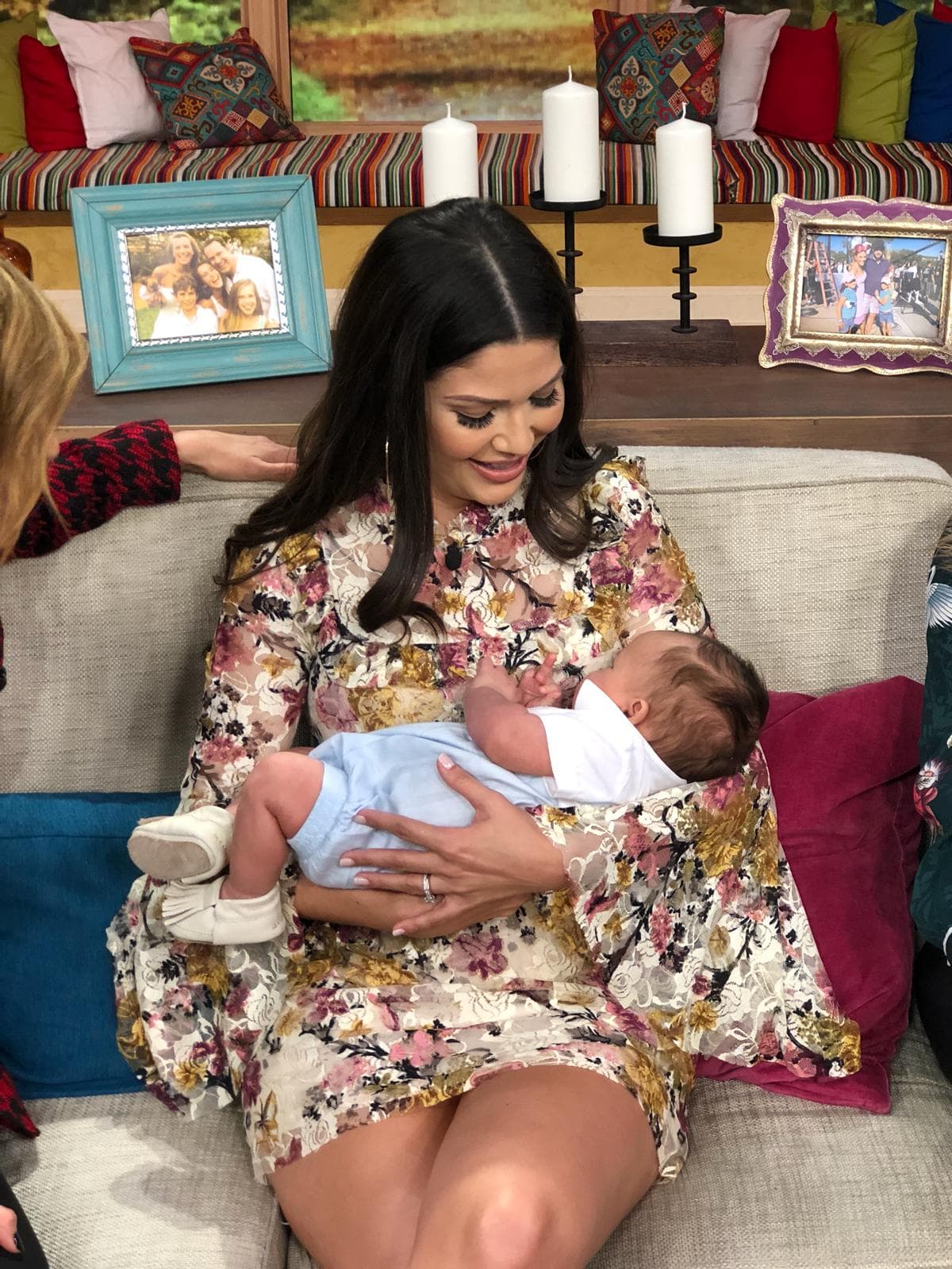 Ana estaba feliz de poder tener a su bebé junto a ella, en su primer día de vuelta a Despierta América.