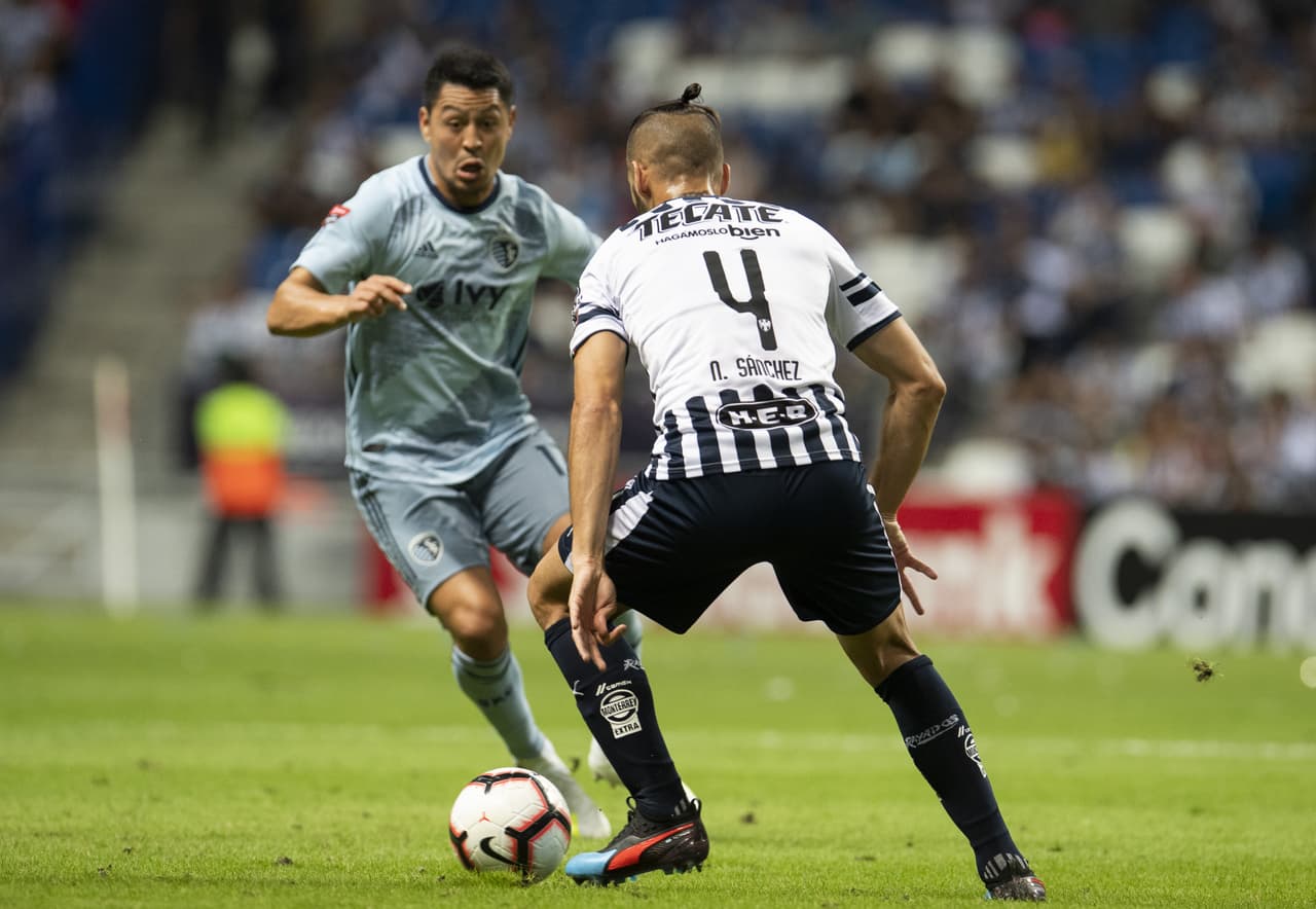 Luego de un primer cuarto de hora caótico para Sporting Kansas City, el equipo estadounidense parece haberse asentado mejor en el campo.