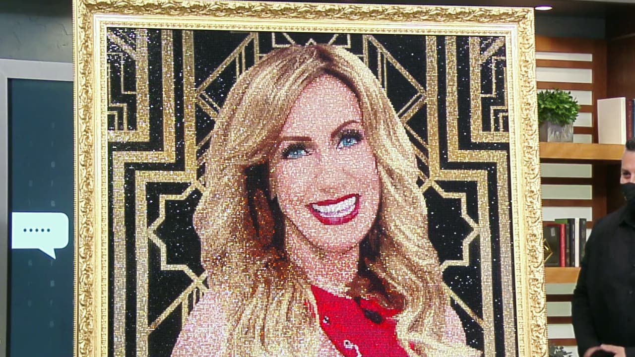 También tuvo tiempo para el humor, pues en pleno show preguntó: "Antes de que empiecen los rumores,
<b> ¿cuántos cristales usaste para mi boca? </b>Di la verdad porque ya yo sé lo que va a decir Raúl mañana".