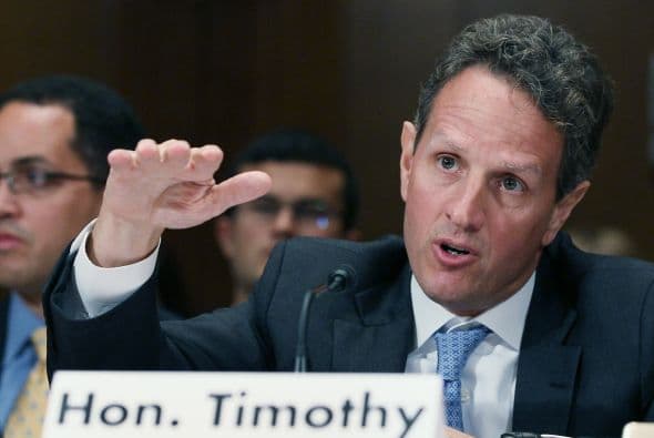 18. TIMOTHY GEITHNER- Geithner afirmó públicamente en mayo que no había "riesgo" de una rebaja a la calificación de la deuda de EU; sin embargo, tres meses después S&P despojó al país de su calificación triple A. A pesar de ello Geithner sigue siendo uno de los más poderosos a nivel mundial.