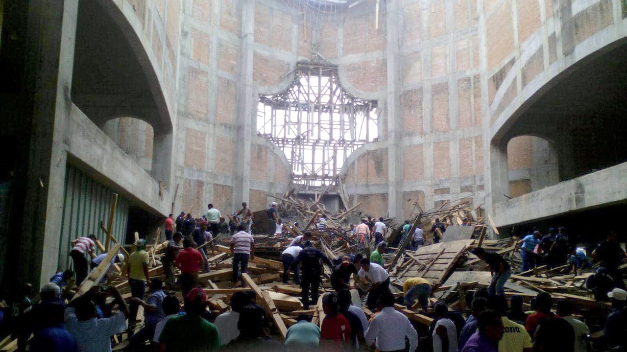 Derrumbe en iglesia al sur de México deja cuatro muertos