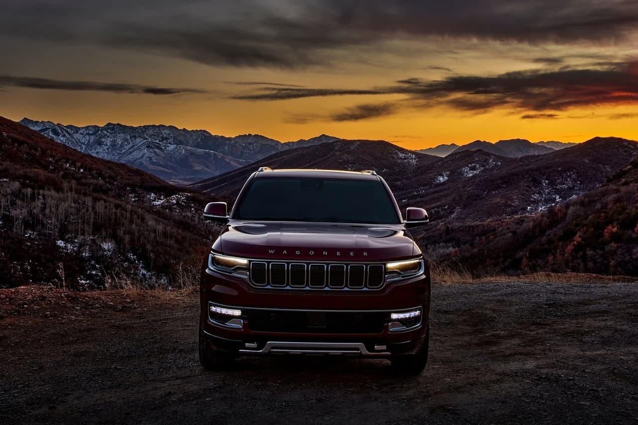 <h3 class="cms-H3-H3"><b>Motor y prestaciones</b></h3>
<br>
<br>Ambas versiones están motivadas por motores V8 asociados a una transmisión automática de 8 velocidades. Sin embargo, sus características y prestaciones son diferentes.