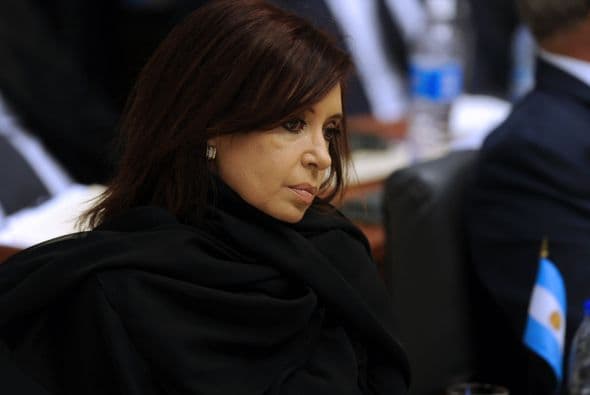 Kirchner se perfilaba como el candidato presidencial del oficialismo para los comicios. Tras su muerte, Fernández pasó a convertirse en la aspirante natural para los partidarios del gobernante Partido Justicialista (Peronismo). Sin embargo, la presidenta todavía no dio señales claras sobre su futuro.