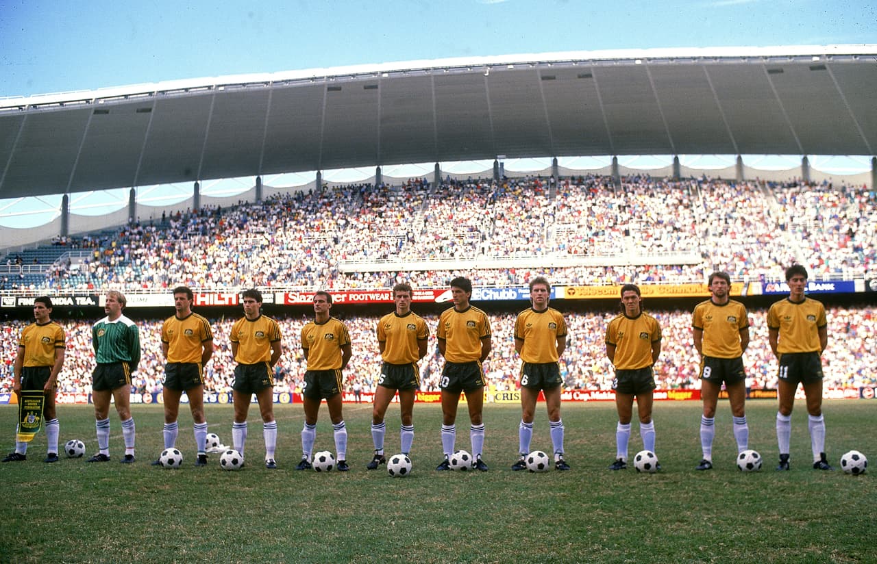 El romance entre Australia y el fútbol inició en 1988 con la inauguración en Sydney del primer estadio con cancha rectangular para este deporte.