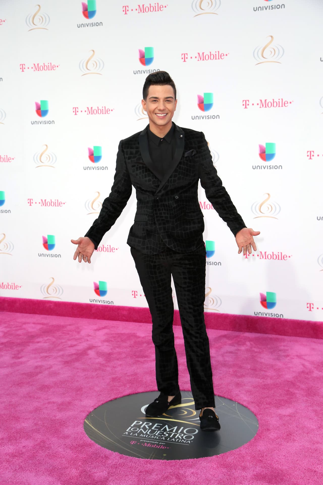 A
<b> Luis Coronel </b>le apasionaba el boxeo, la adrenalina y pasaba horas en el gimnasio practicando y cantando.