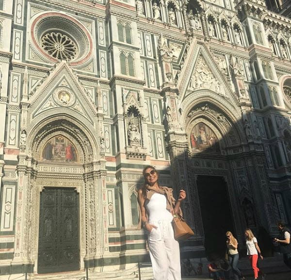 Durante su viaje visitó icónicos lugares de Italia, como la ciudad de Florencia.