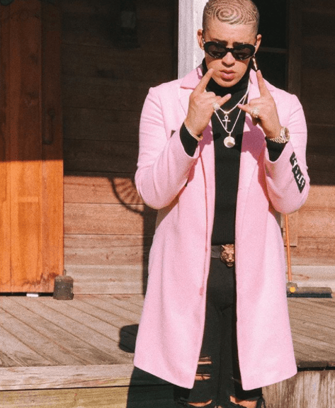 Durante una entrevista en el programa Trap Kingz, Bad Bunny consideró que sus fanáticos y también sus 'haters' al ver un conejo pensarán en él.