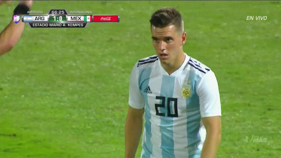 Tiro desviado de Giovani Lo Celso