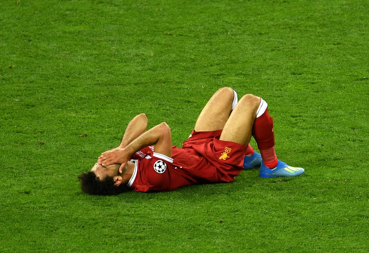 La estrella del Liverpool sufrió una lesión en la clavícula. 
<br>