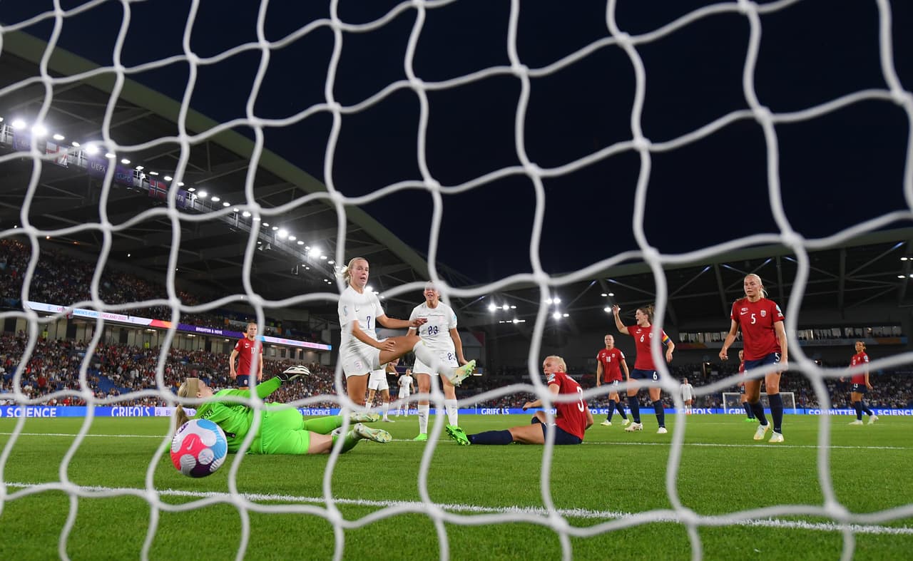 Beth Mead hizo el octavo y definitivo.