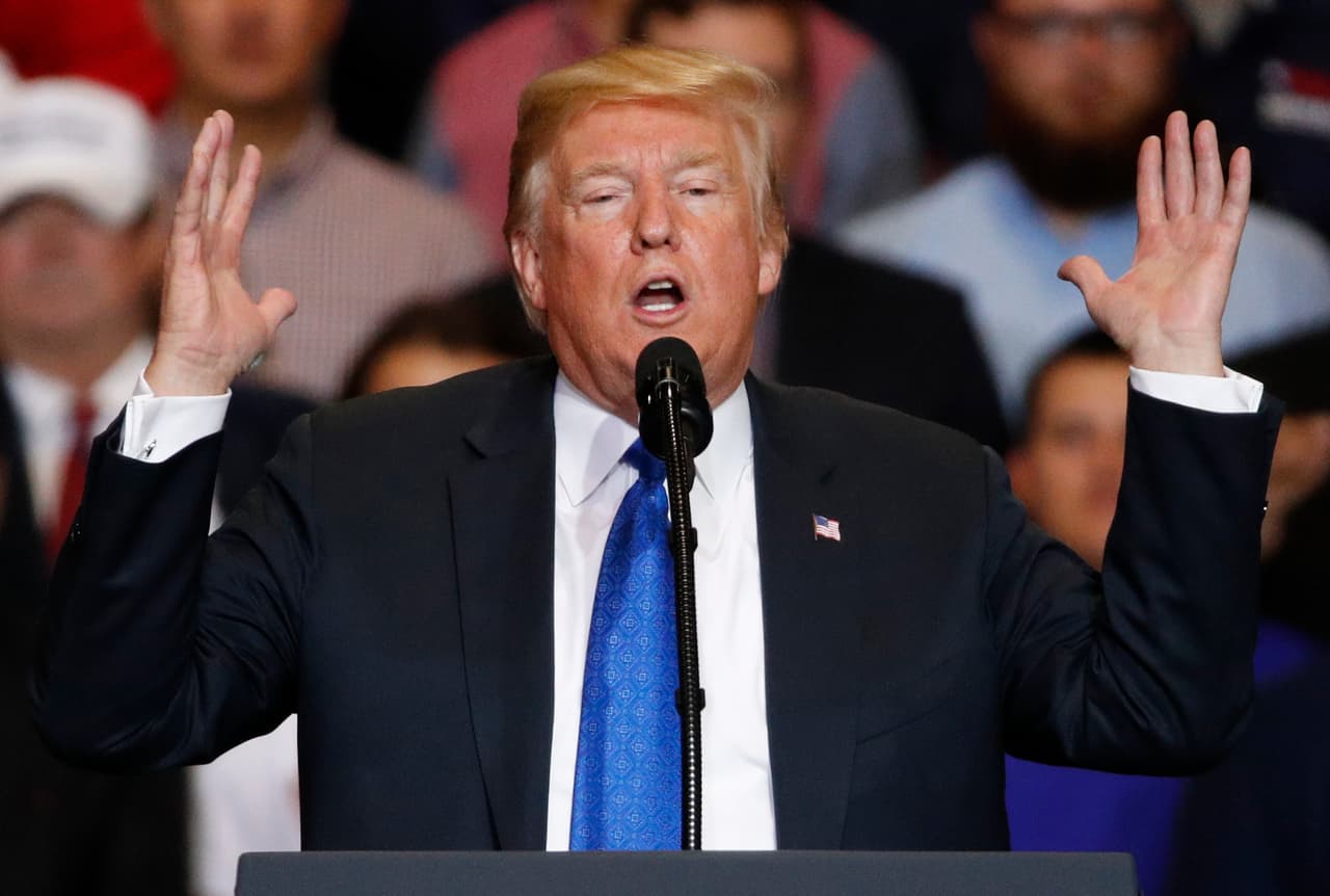 Trump ataca a la mujer que acusa a Kavanaugh y le reprocha que si el asalto sexual fue "tan grave" no lo denunciara antes