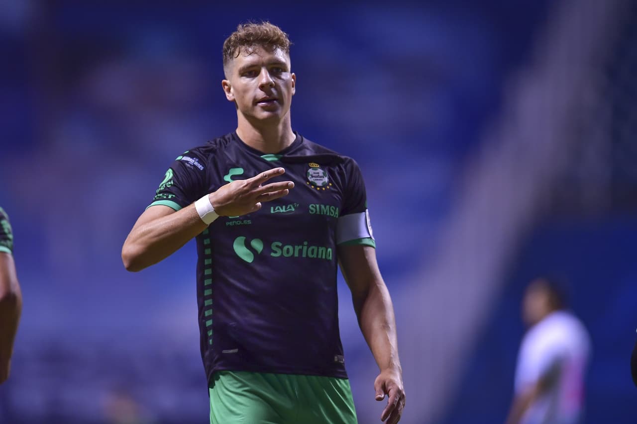 20. Julio Furch, Carlos González, Santiago Giménez, Aké Loba y Victor Malcorra tienen cuatro goles en el torneo.