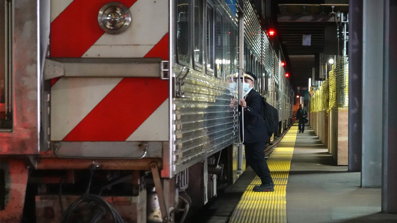 Advierten retrasos en dos líneas de Metra por persona atropellada