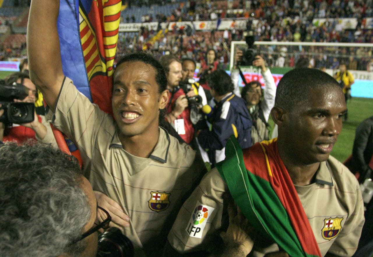 En su primera temporada con la elástica blaugrana, los 25 goles anotados por Eto'o ayudaron a quitarle La Liga al Real Madrid de los súper galácticos y a terminar con la hegemonía merengue en España.