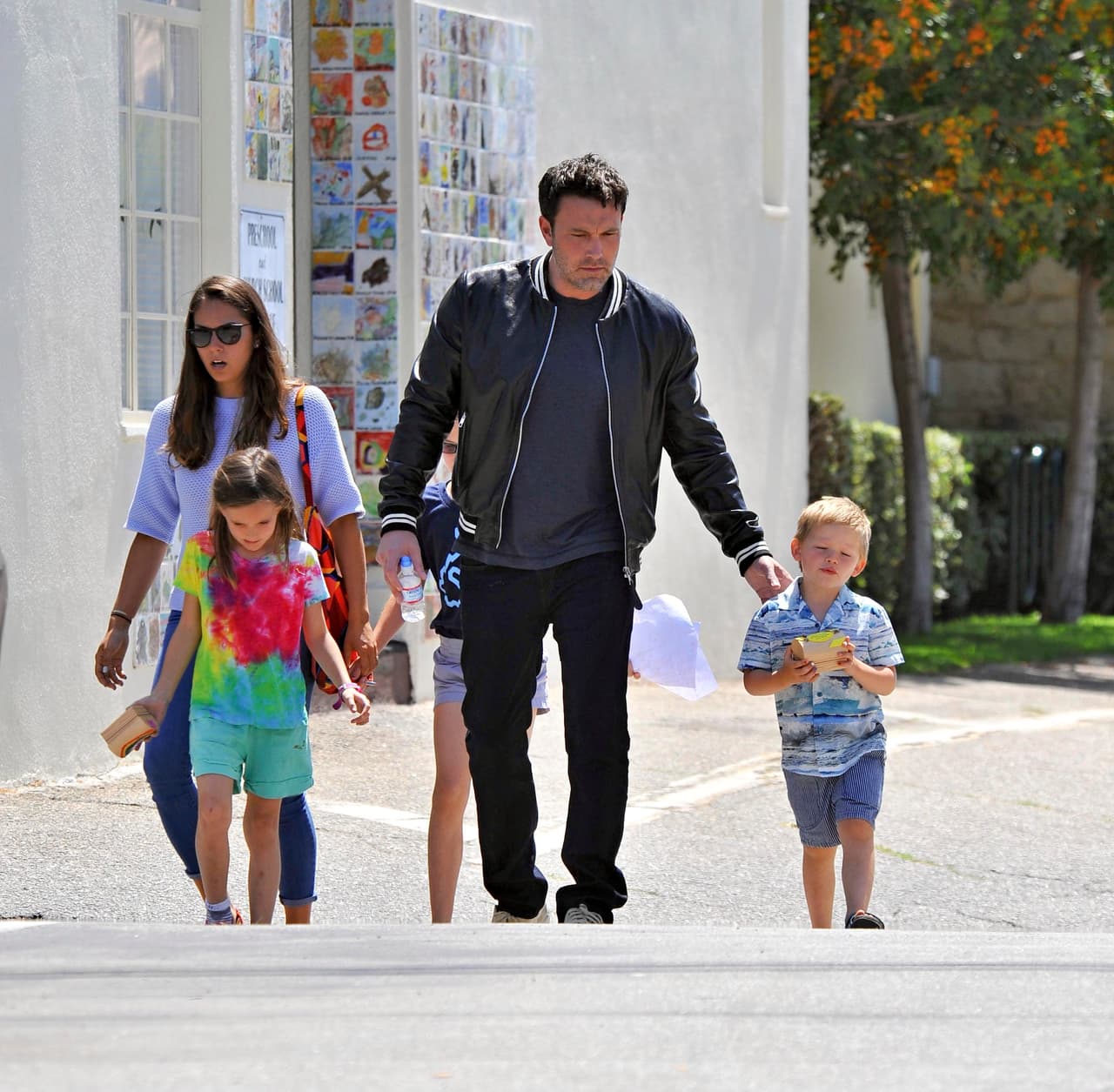 Los Affleck-Garner ya tienen ayuda con sus chicos.